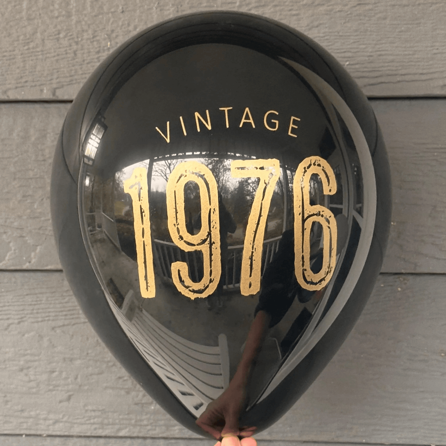 50th Birthday Balloons – Black Vintage 1976 gold lettering