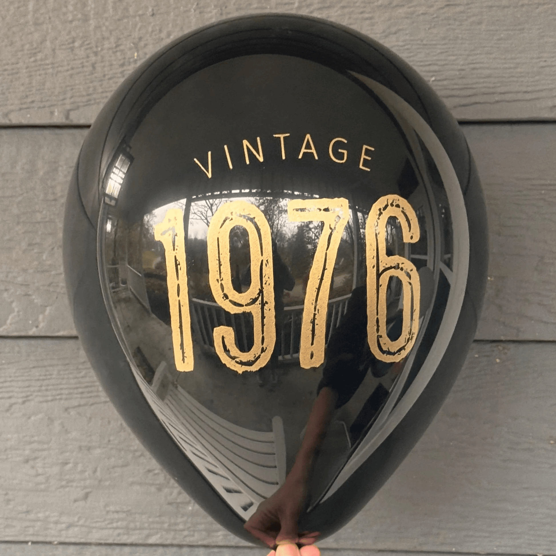 50th Birthday Balloons – Black Vintage 1976 gold lettering