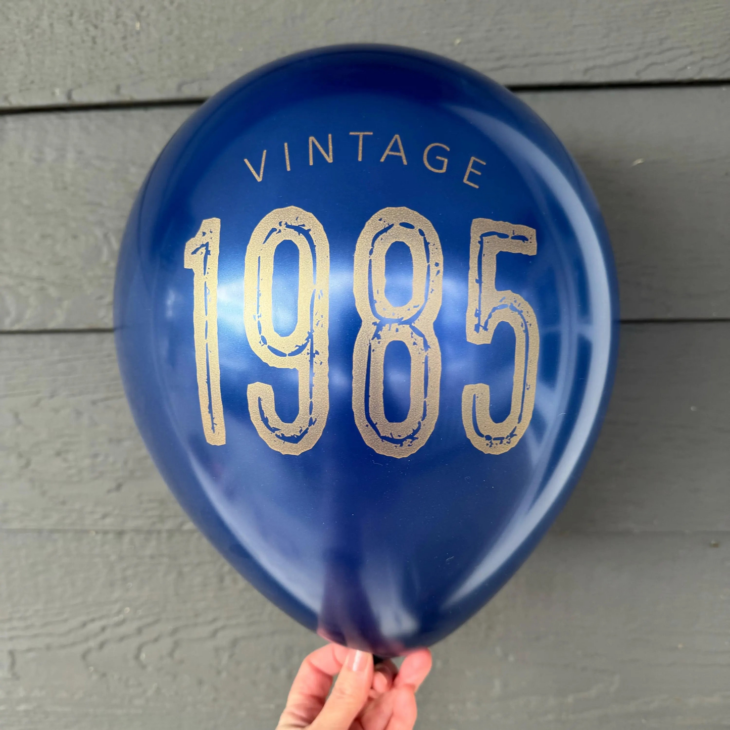 Vintage 1985 Balloons – Bold 40th Birthday Party Decor in White, Navy, and Black