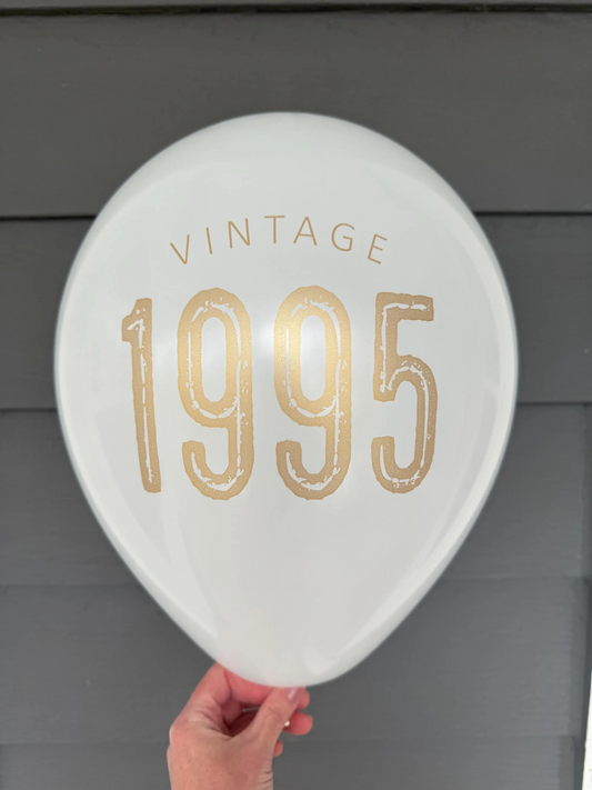 Vintage 1995 Balloons – Bold 30th Birthday Decor in White, Navy, and Black