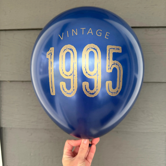 Vintage 1995 Balloons – Bold 30th Birthday Decor in White, Navy, and Black