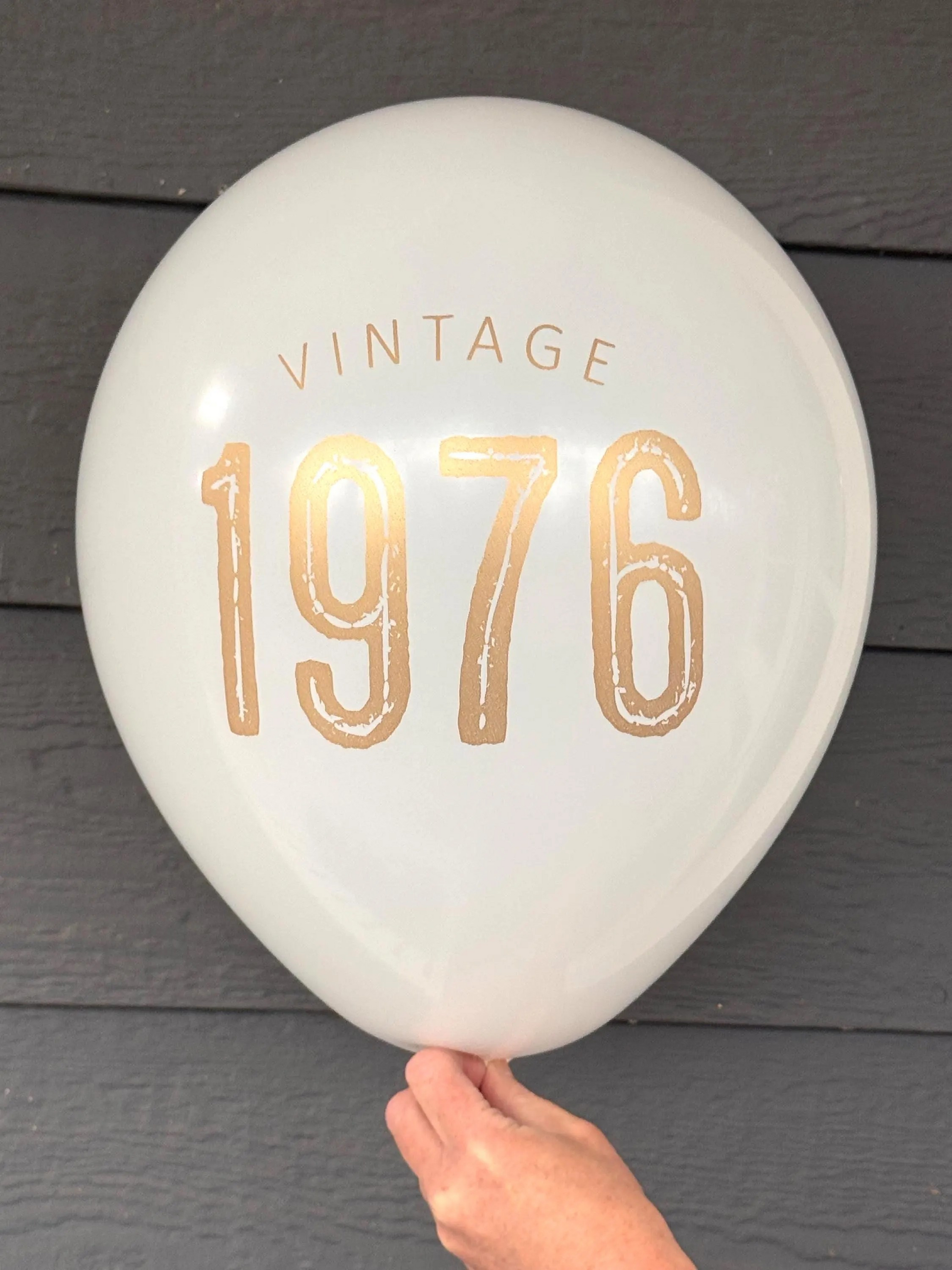 50th Birthday Balloons – White Vintage 1976 gold lettering