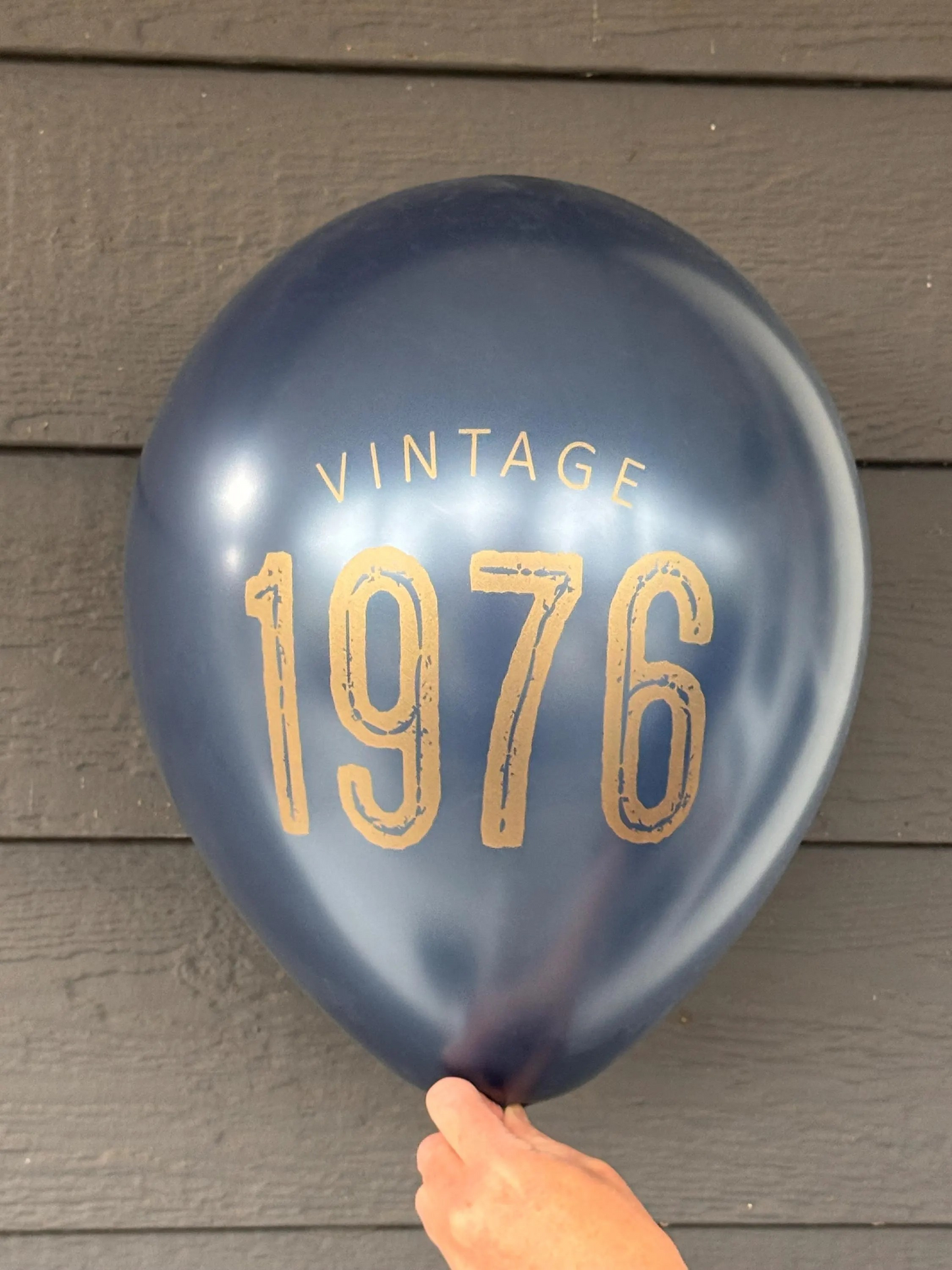 50th Birthday Balloons – Navy Vintage 1976 gold lettering