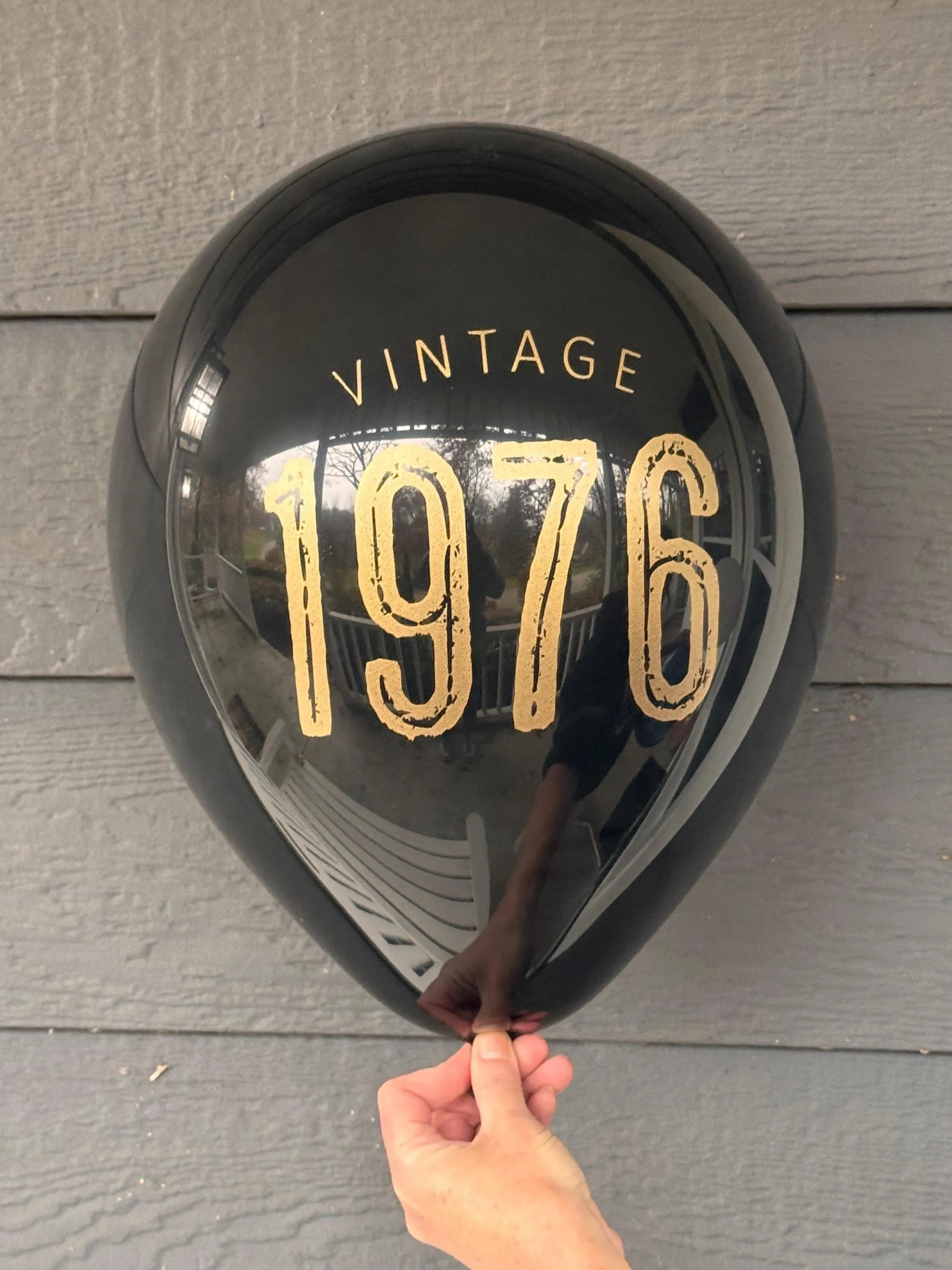 50th Birthday Balloons – Black Vintage 1976 gold lettering